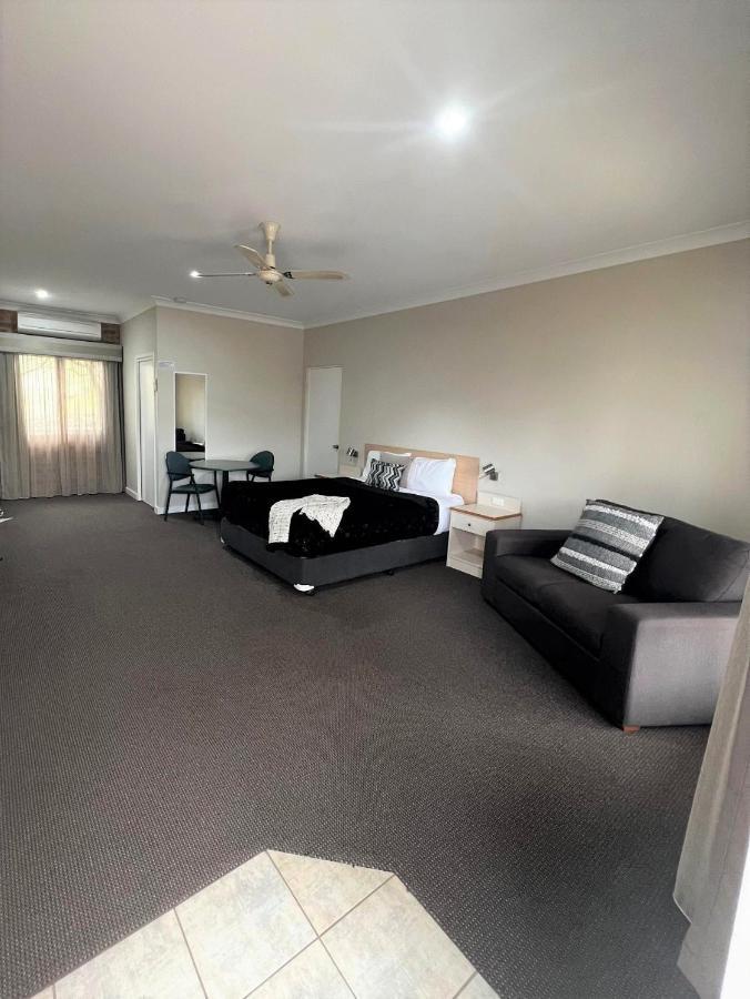 Tumbarumba Motel & Elms Restaurant ภายนอก รูปภาพ