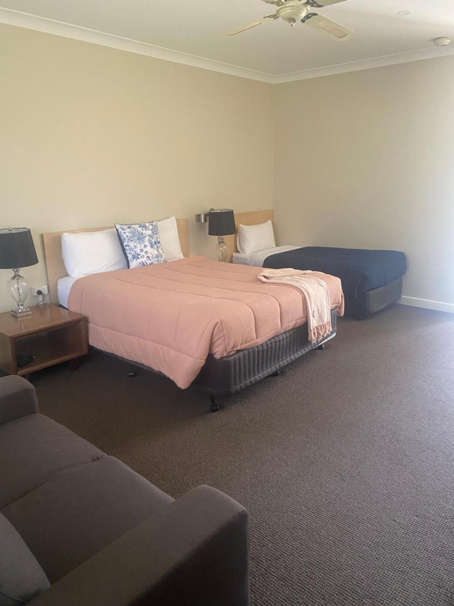 Tumbarumba Motel & Elms Restaurant ภายนอก รูปภาพ