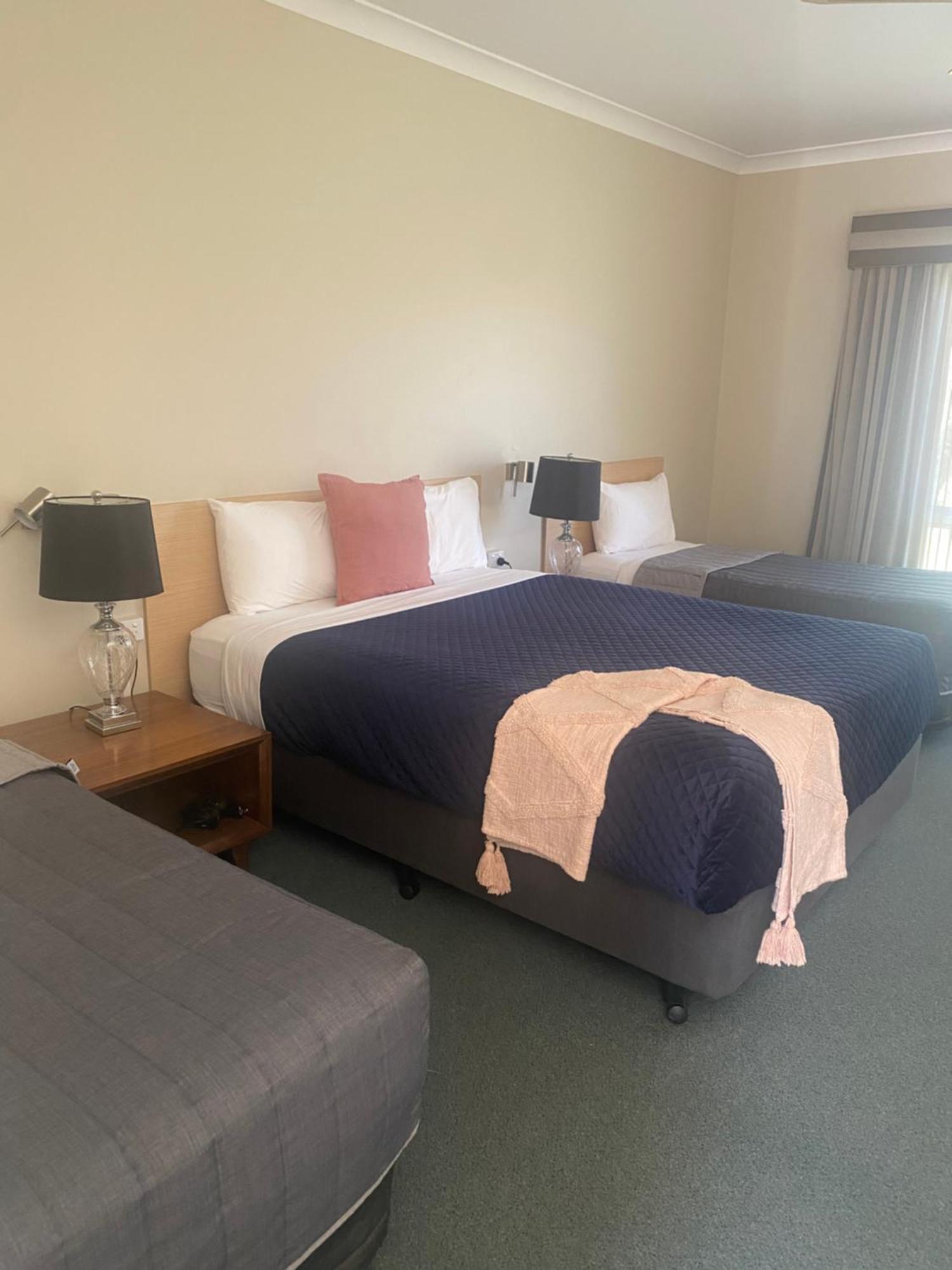 Tumbarumba Motel & Elms Restaurant ภายนอก รูปภาพ