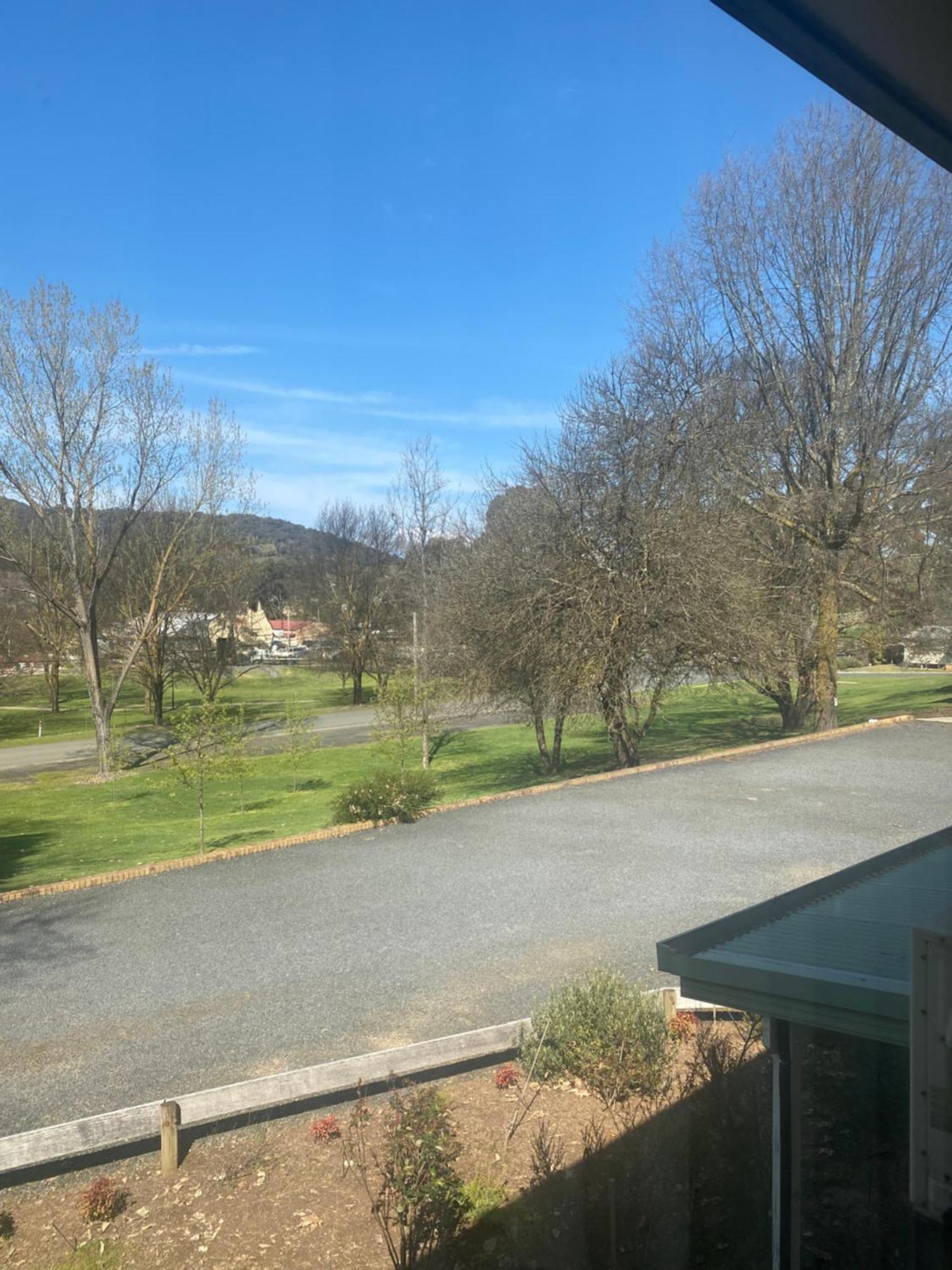 Tumbarumba Motel & Elms Restaurant ภายนอก รูปภาพ
