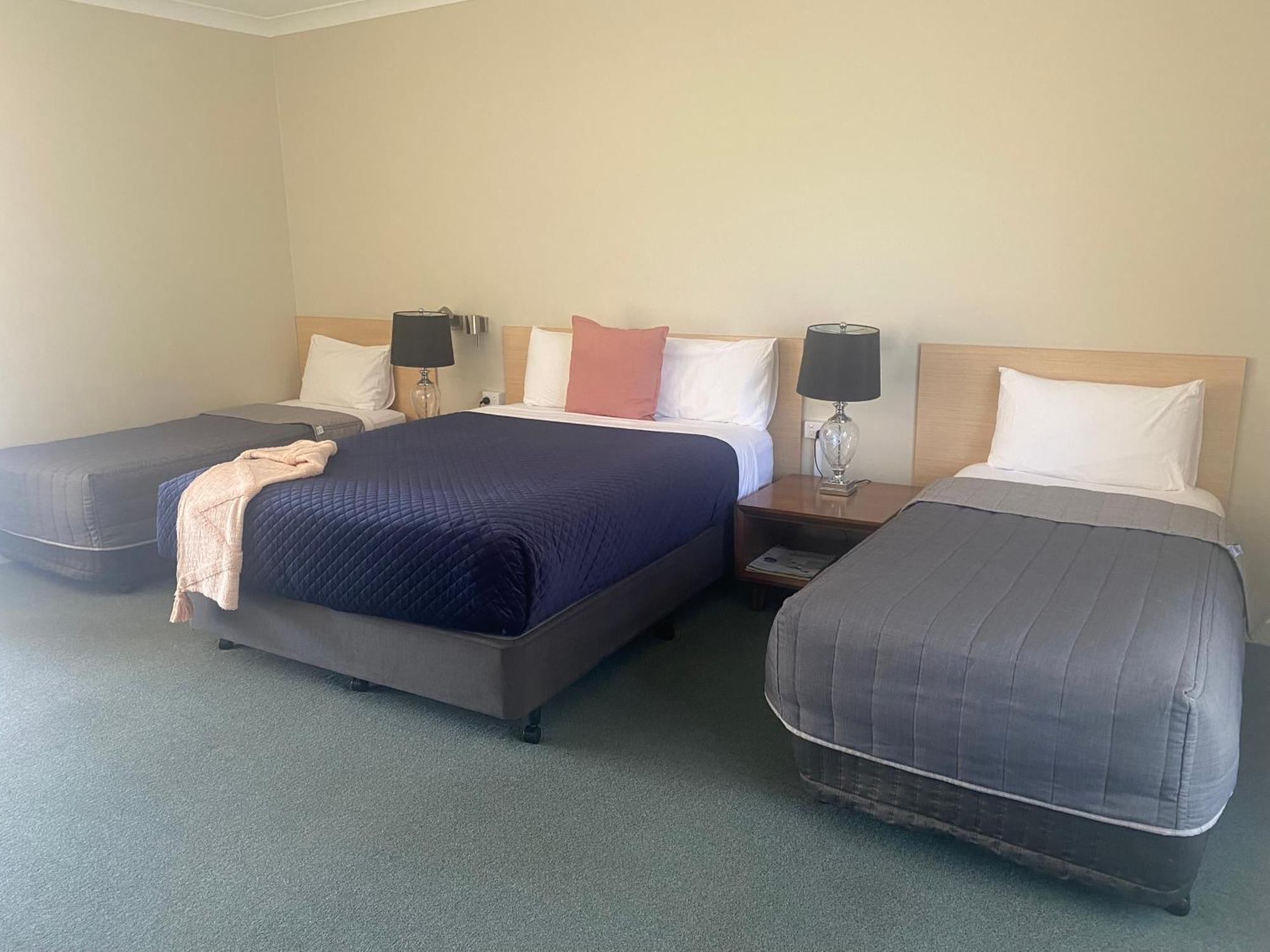 Tumbarumba Motel & Elms Restaurant ภายนอก รูปภาพ
