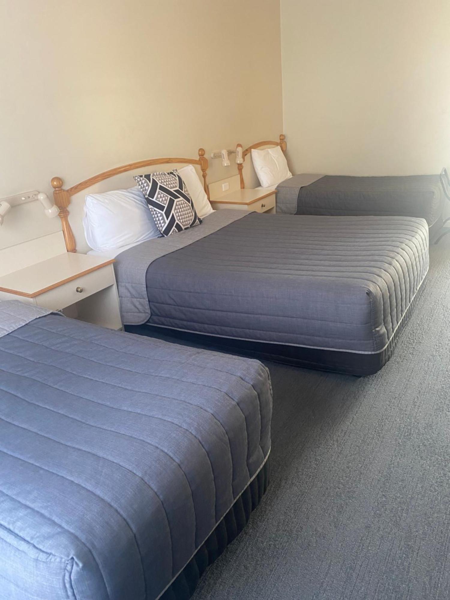 Tumbarumba Motel & Elms Restaurant ภายนอก รูปภาพ